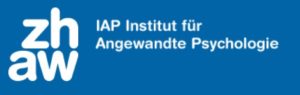 Das Logo der ZHAW als blauer Banner mit weisser Schrift, sowie Untertitel IAP Institut für Angewandte Psychologie.